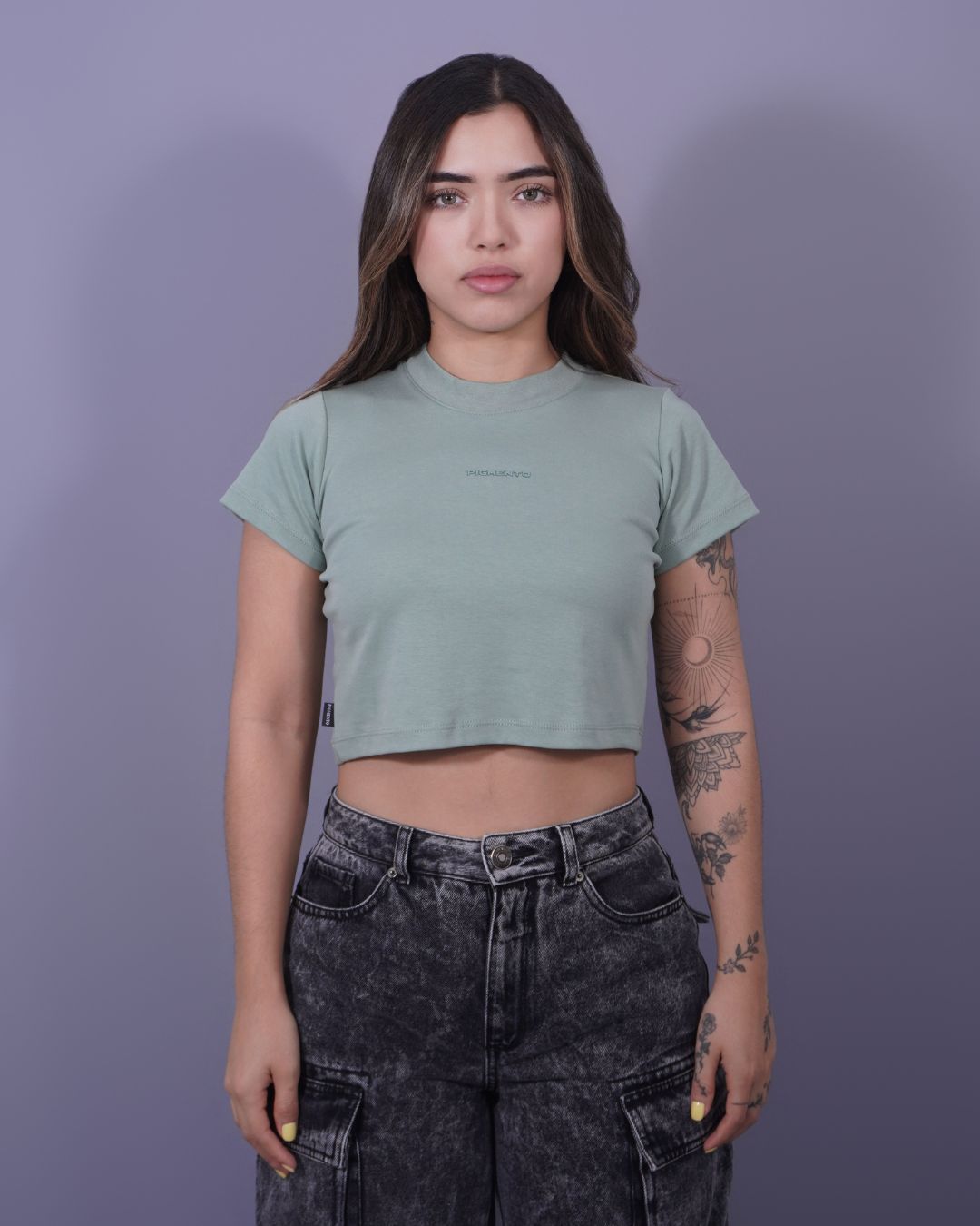 T-SHIRT CROP VERDE PIGMENTO