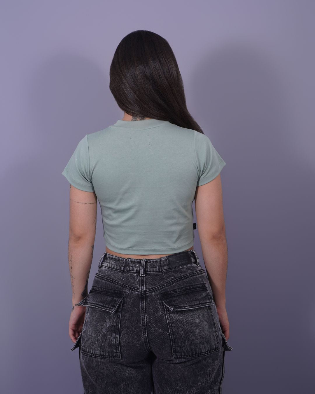 T-SHIRT CROP VERDE PIGMENTO