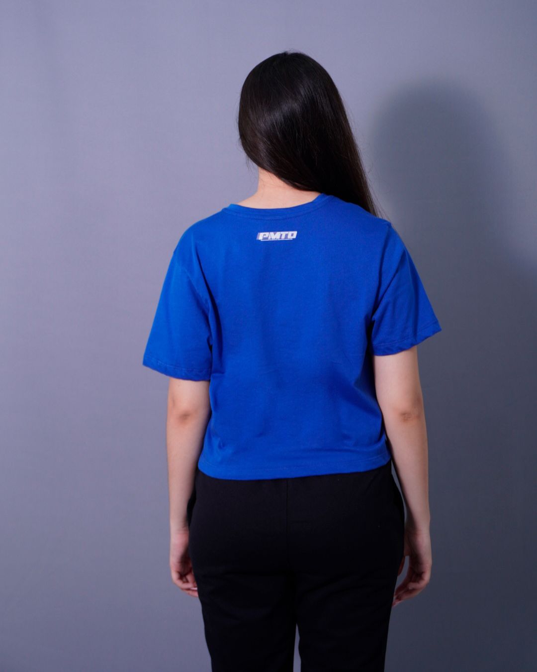 CAMISETA CROP AZUL PMTO