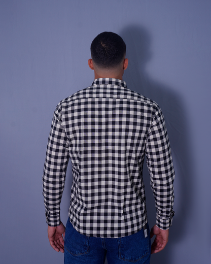 CAMISA REGULAR CUADROS BEIGE Y NEGRO