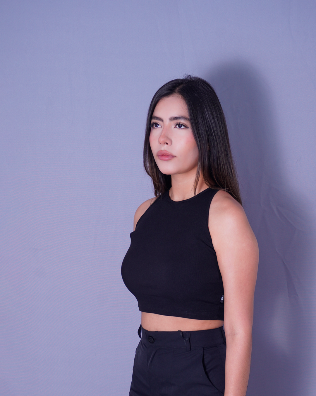 BLUSA CROP NEGRA CLASICA