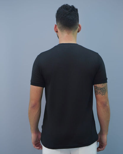 T-SHIRT NEGRA X APLIQUE