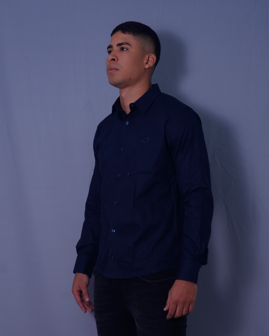 CAMISA REGULAR AZUL OSCURO CUELLO NERU