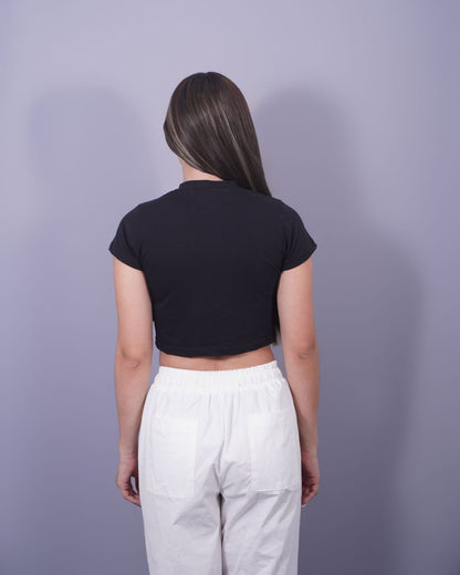 T-SHIRT CROP NEGRA PIGMENTO