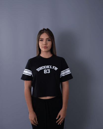 T-SHIRT NEGRA CROP BROOKLYN